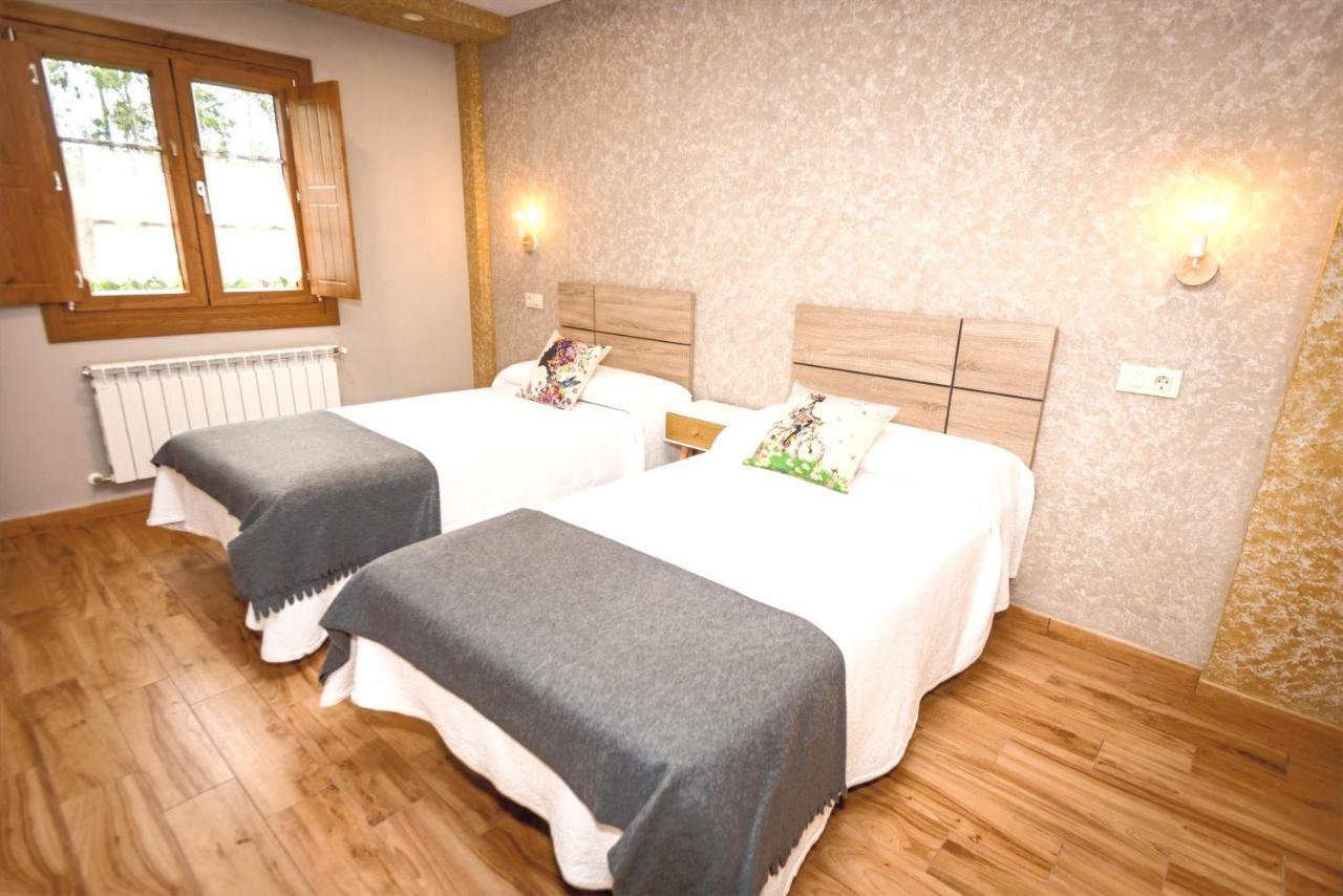 Apartamentos Navalin ตาเปีย เด กาซาเรียโก ภายนอก รูปภาพ